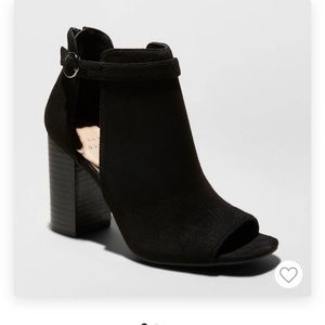 Peep toe cutout booties